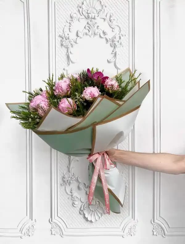 Dekorasyonda Zarif Çiçeklerin Estetik ve Doğal Kullanım İpuçları