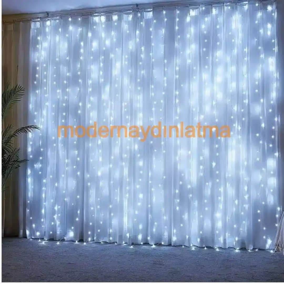 Dış Mekan Dekorasyonunda Perdeli LED Işıklar: Estetik ve Fonksiyonellik Bir Arada
