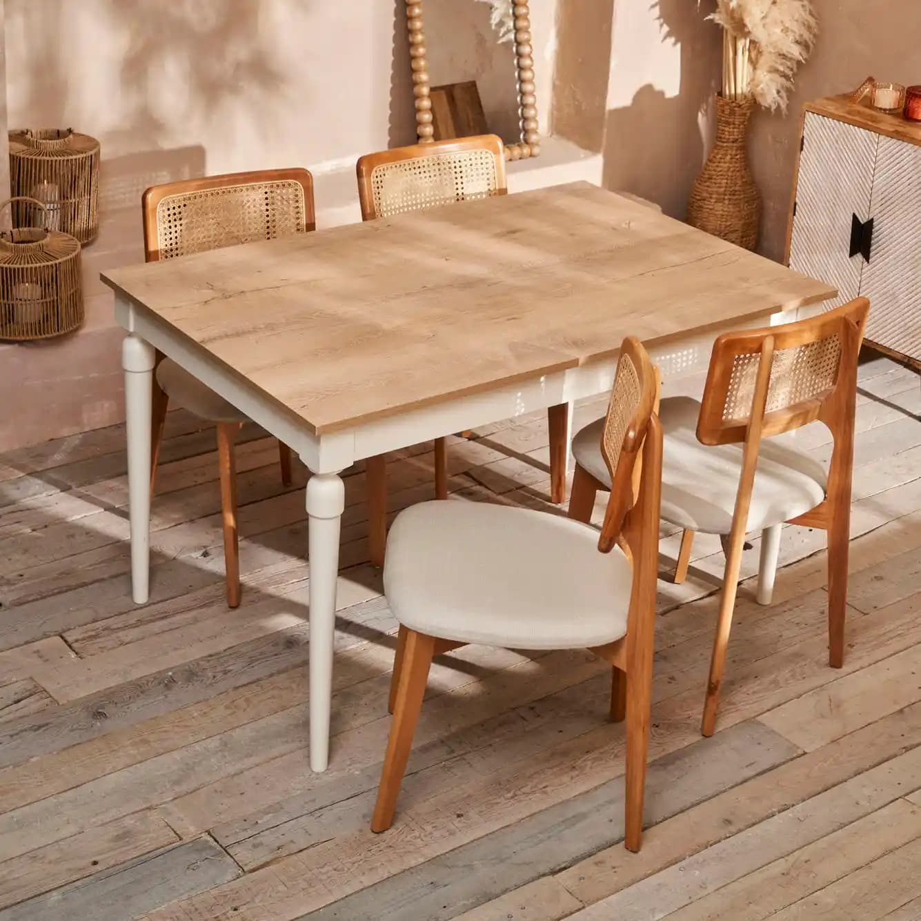 Doğal ve Şık Ahşap Masa ve Sandalye Seçenekleri ile Dekorasyonda Sıcaklık ve Doğallık