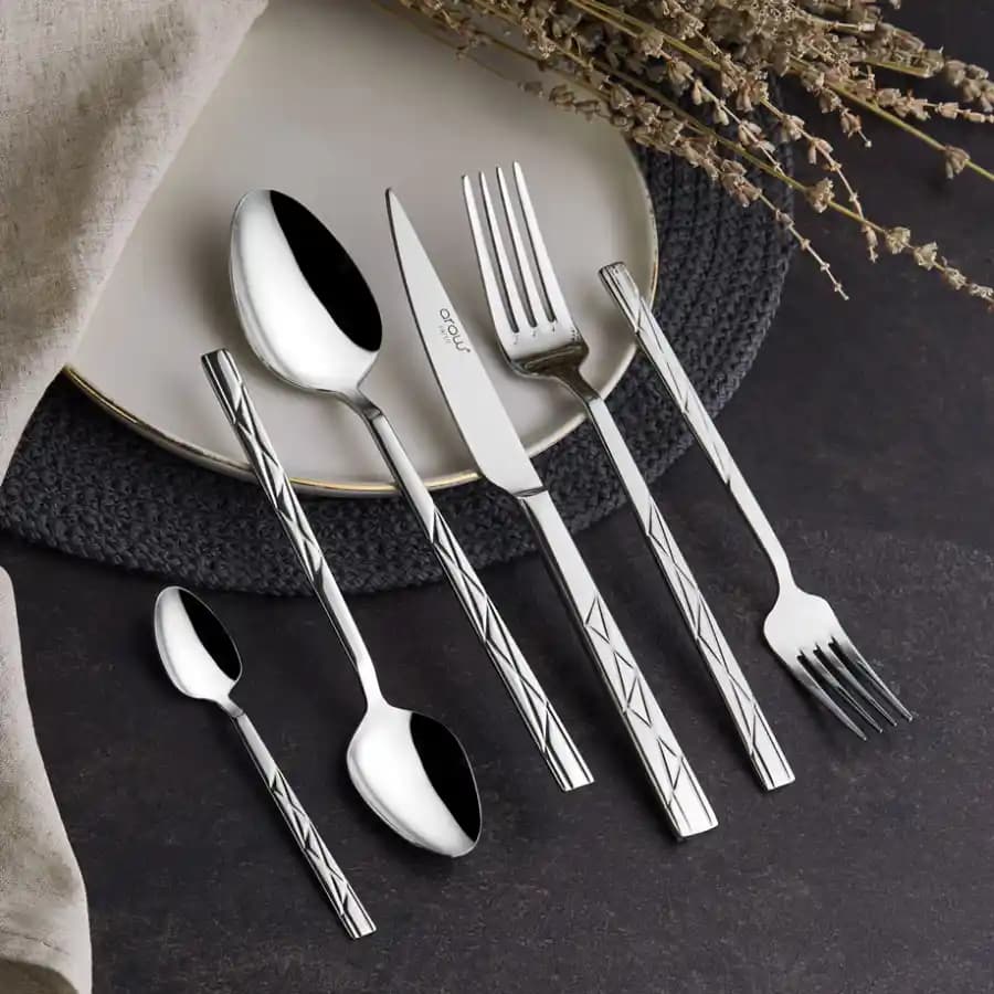 Ev Dekorasyonuna Uygun Şık ve Fonksiyonel Çatal Bıçak Kaşık Setleri Seçenekleri