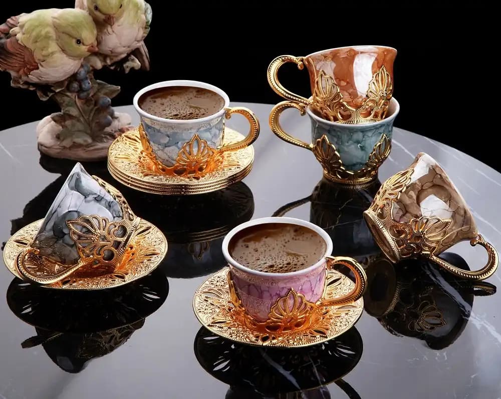 Ev Dekorasyonunu Zenginleştiren Tasarım Fincan Takımları Seçenekleri ve Trendler