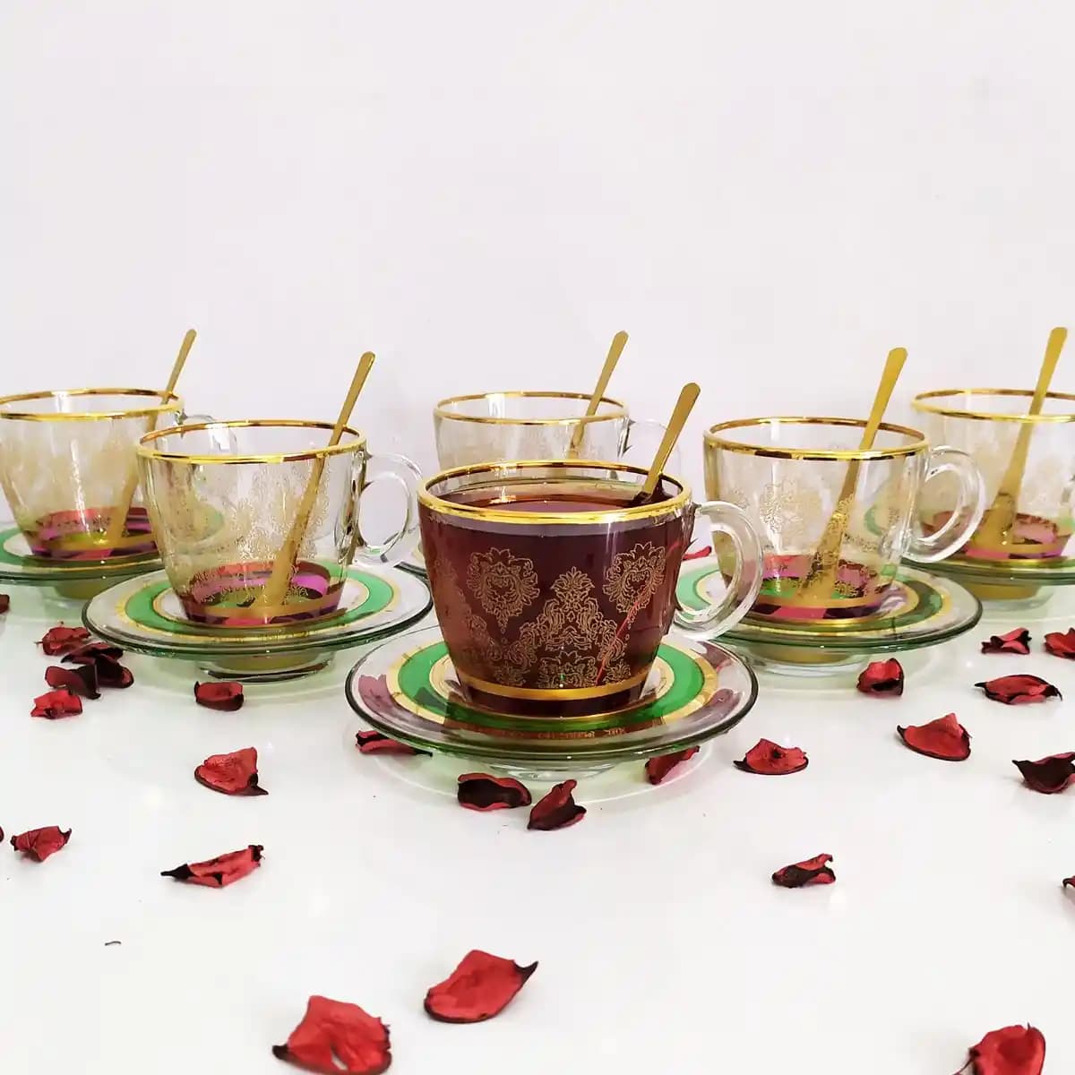 Fincan Takımlarıyla Dekorasyonda Şıklık ve Fonksiyonellik Sağlama Rehberi