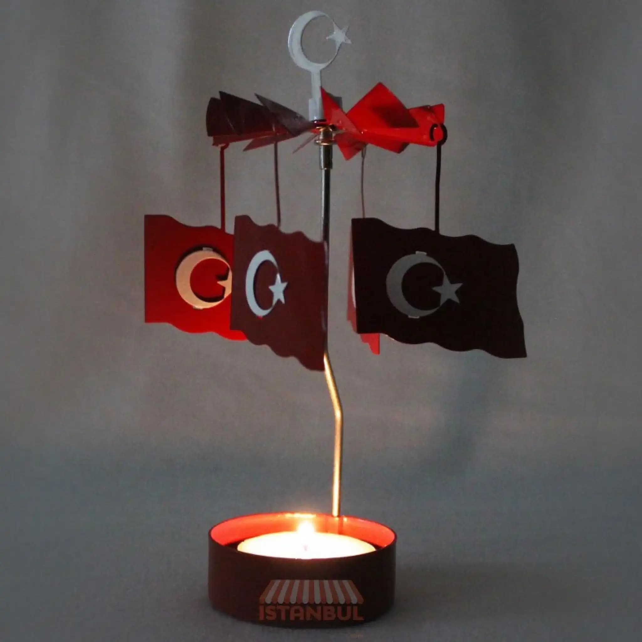 Isı ile Dönen Mumluklar Dekorasyonda Sıcaklık ve Hareketin Şık Buluşması