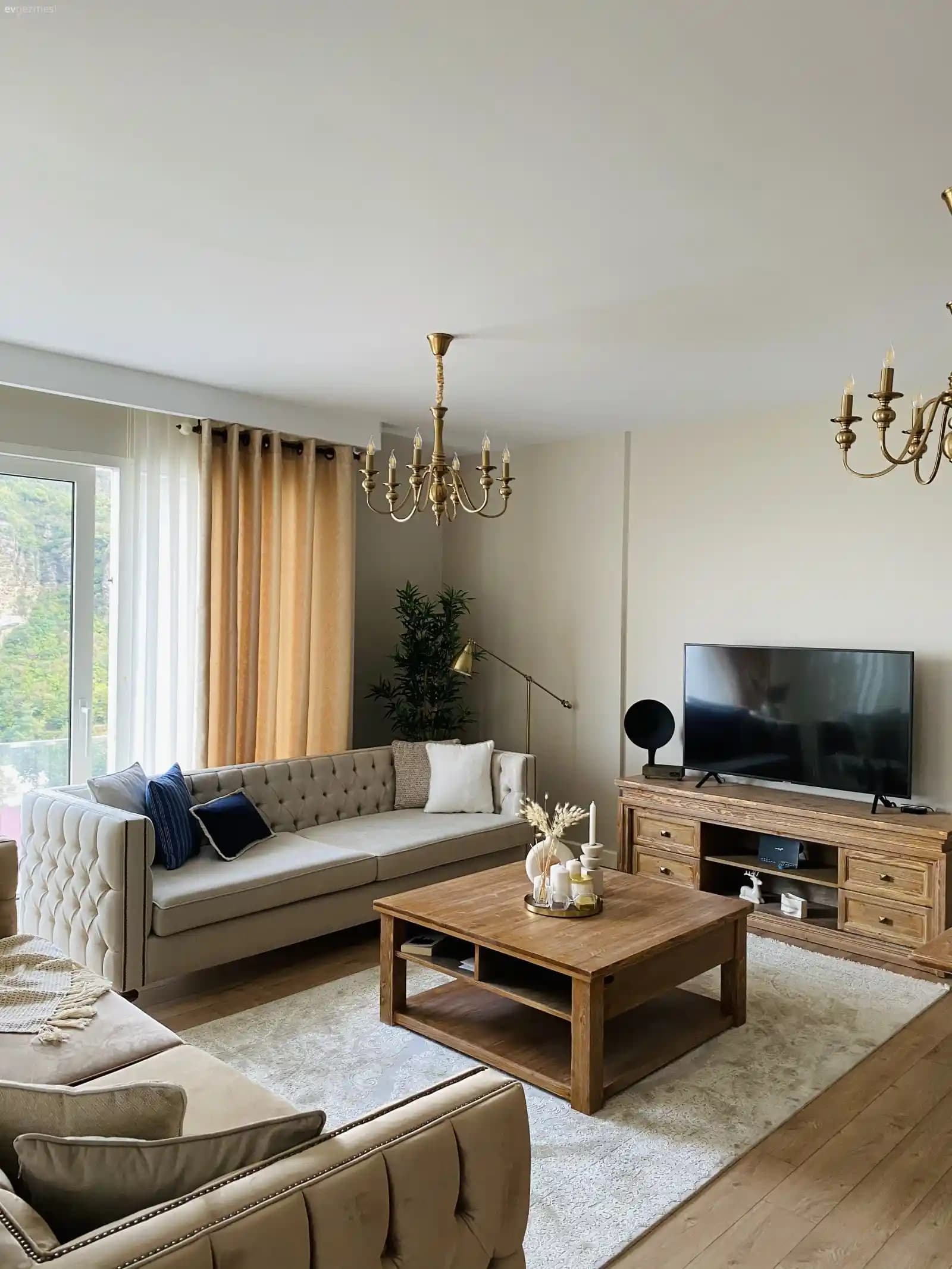 Küçük 2+1 Oturma Odası Dekorasyonu İçin İşlevsel ve Estetik Çözümler