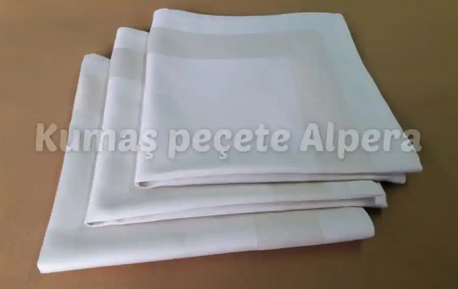 Kumaş Peçetelerle Masa Dekorasyonunda Şıklık ve Fonksiyonellik İpuçları