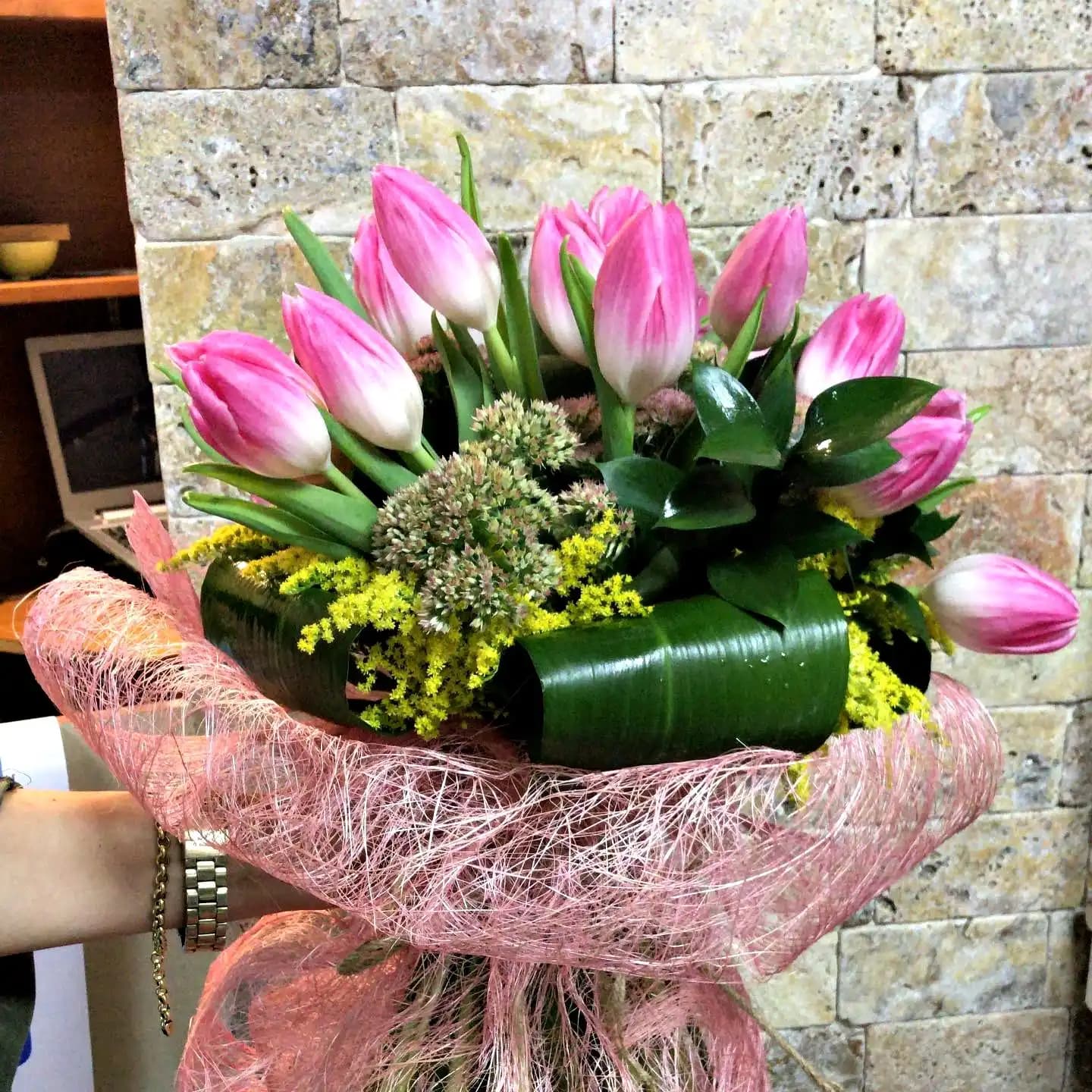 Lotus Çiçeği Buketi ile Dekorasyonda Zarafetin Simgesi ve Kullanım Alanları