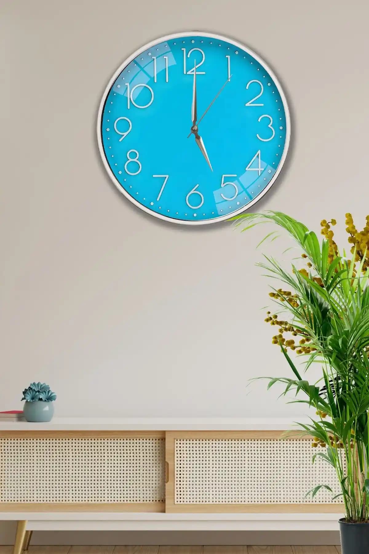 Mavi Duvar Saati ile Dekorasyonda Şıklık ve İşlevselliğin Buluşması