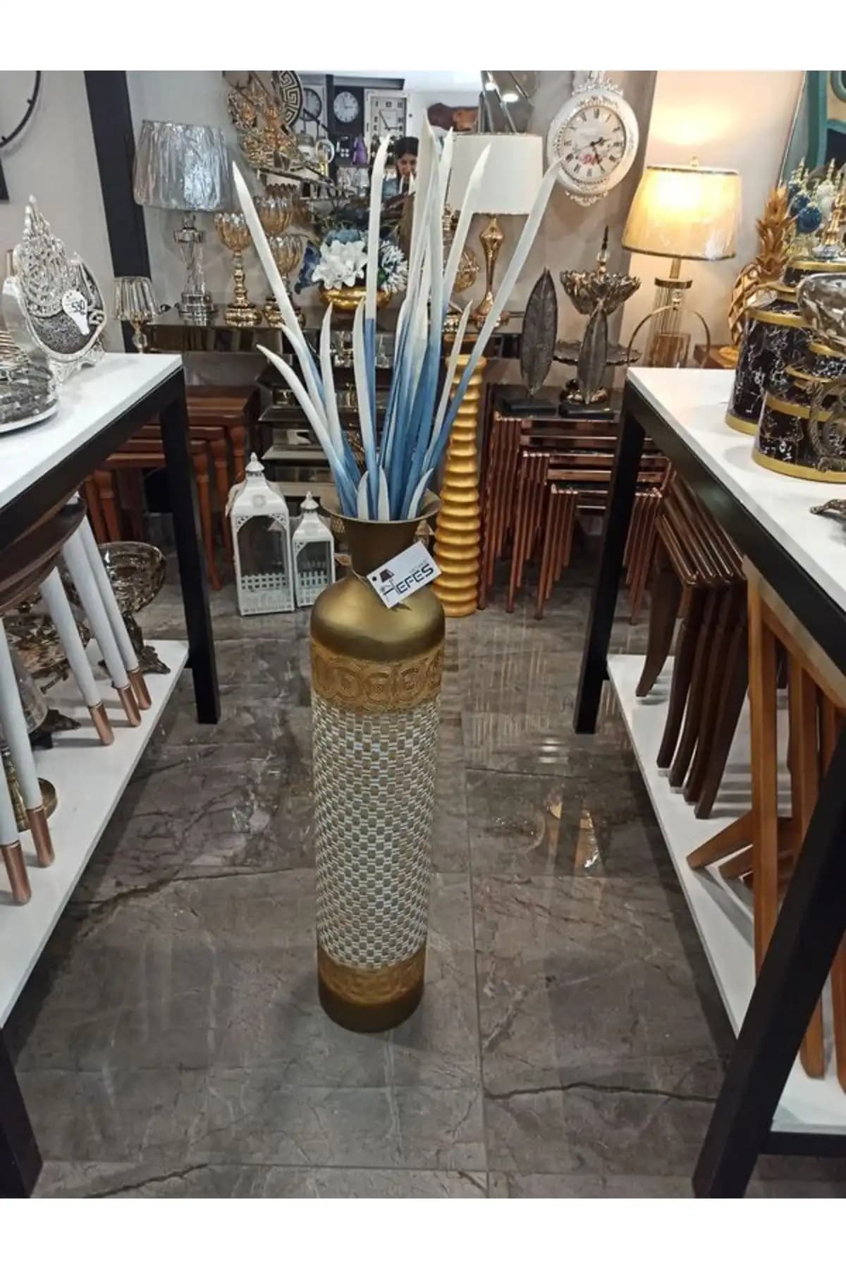 Metal Vazolar ile Dekorasyonda Zarafet ve Şıklık Yaratmanın Yolları