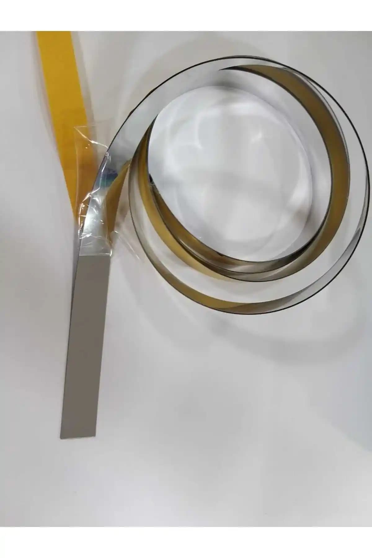 Mobilya Dekorasyonunda Pratik ve Ekonomik Şerit Yapışkanlı Süsler Rehberi