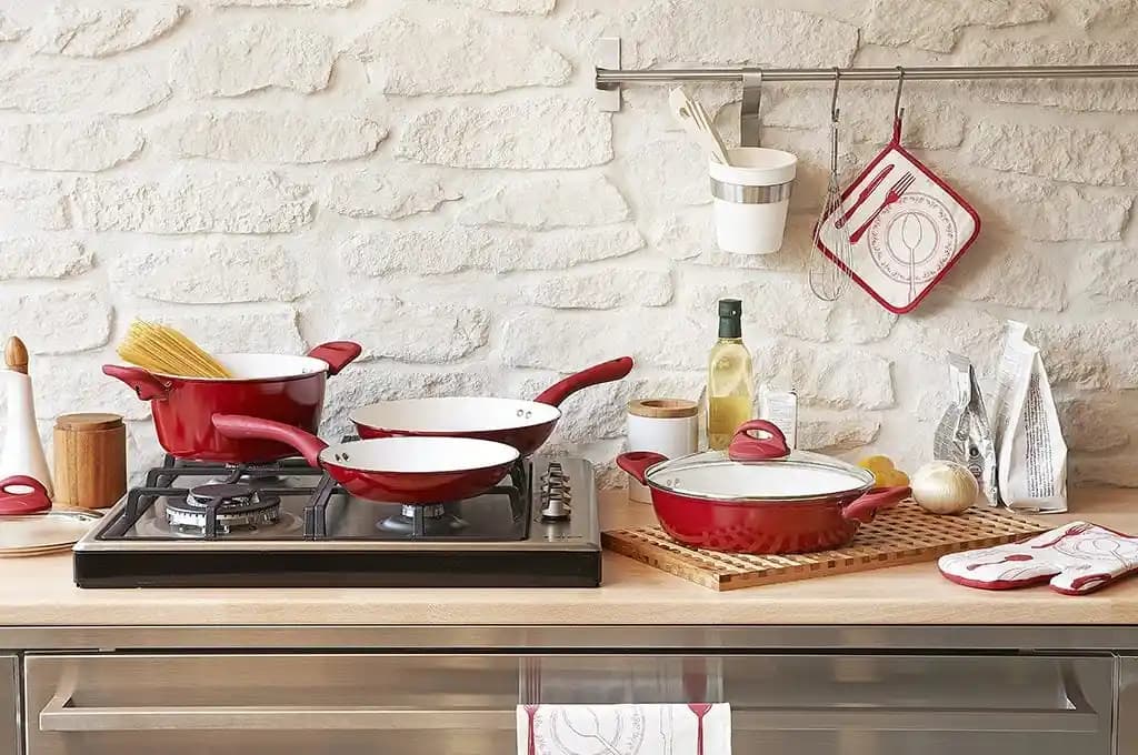 Mutfak Dekorasyonunda Malzeme ve Renk Uyumlarıyla Estetik ve Fonksiyonellik Sağlama