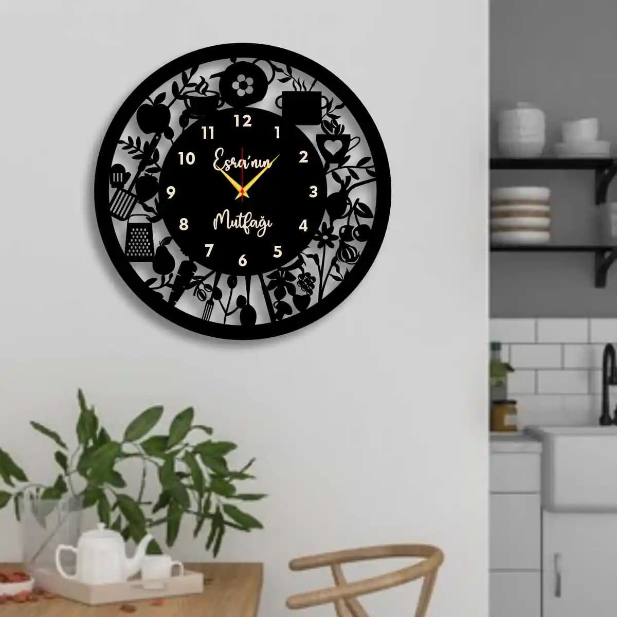 Mutfak Dekorasyonunda Şıklık ve Fonksiyonellik Sağlayan Duvar Saati Seçenekleri