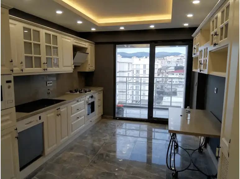 Mutfak Tavan Aydınlatma Modelleri: Estetik ve Fonksiyonelliğin Uyumlu Seçenekleri