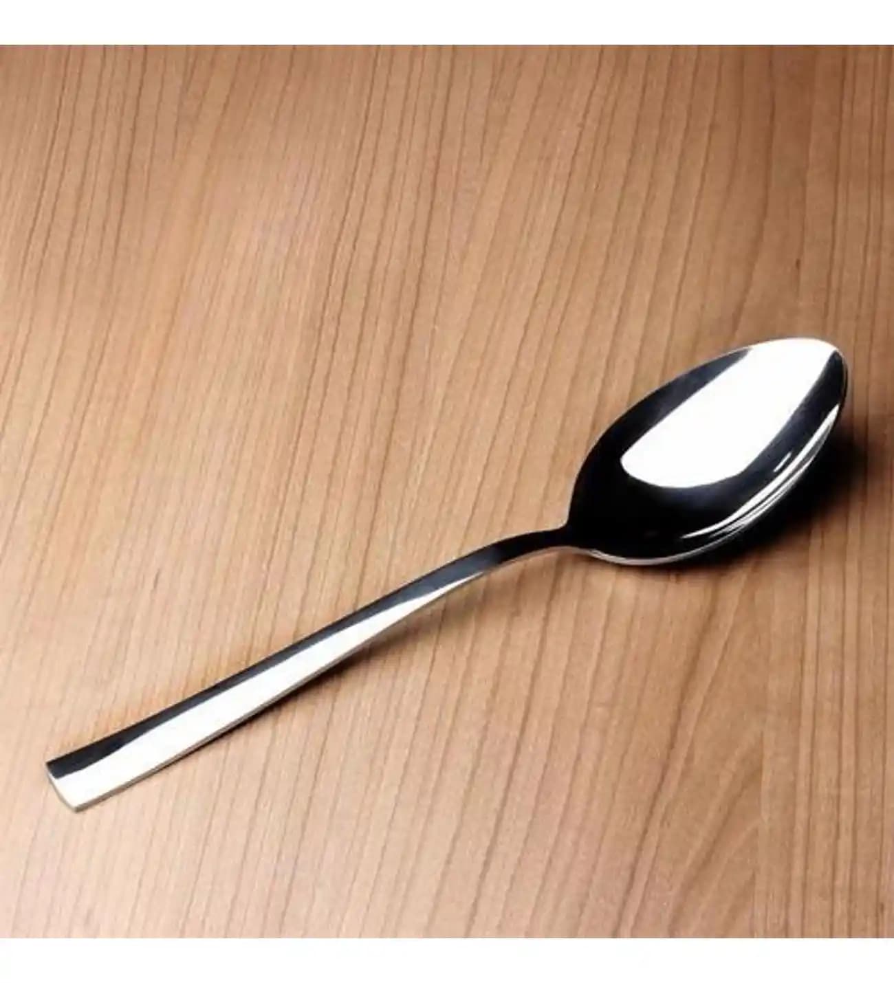 Nehir Markası Çatal, Kaşık ve Bıçak Takımlarıyla Şık ve Fonksiyonel Sofra Dekorasyonu