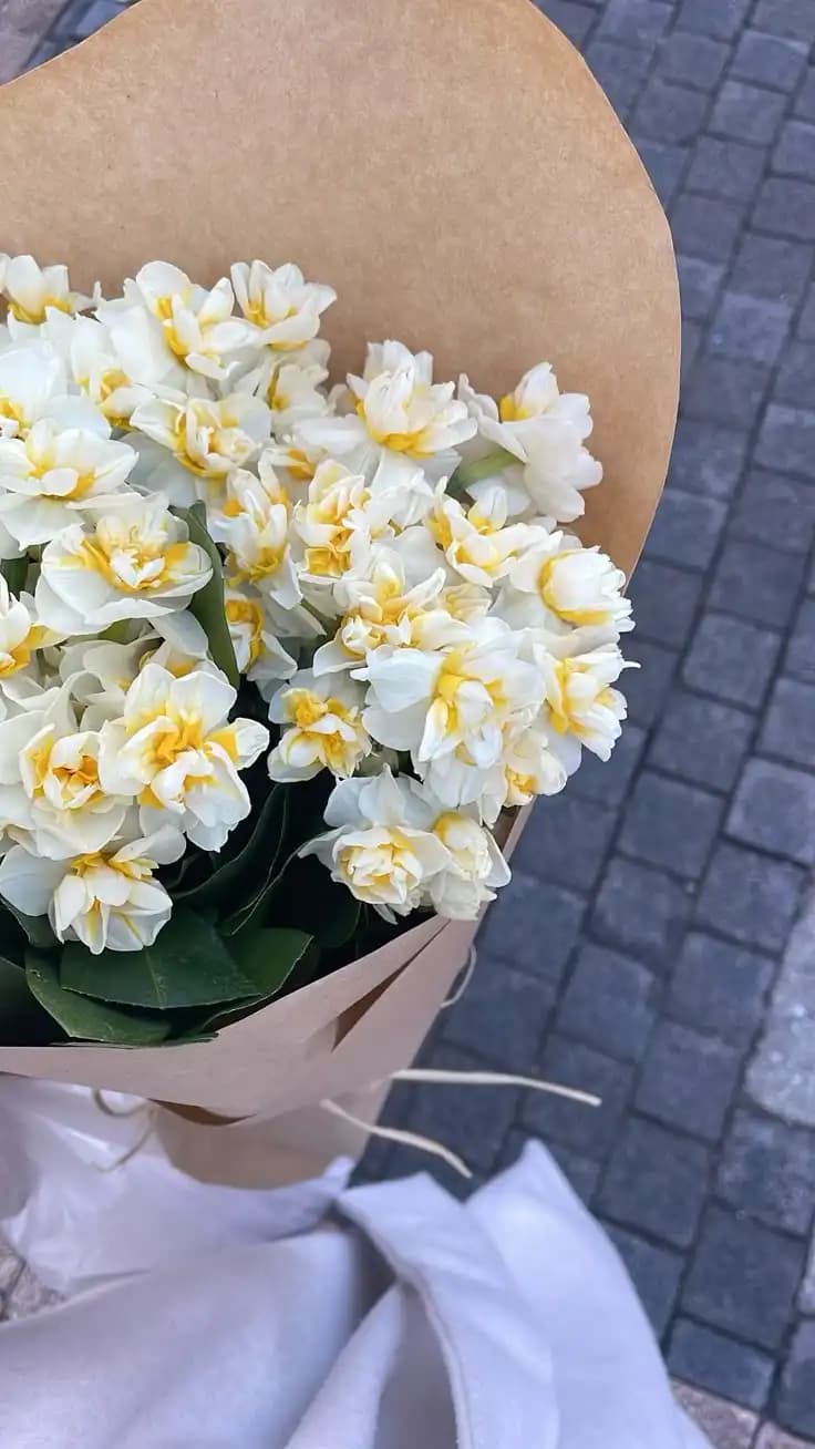 Nergis Çiçeği ile Dekorasyonda Doğal ve Şık Dokunuşlar İçin Pratik Kullanım Yöntemleri