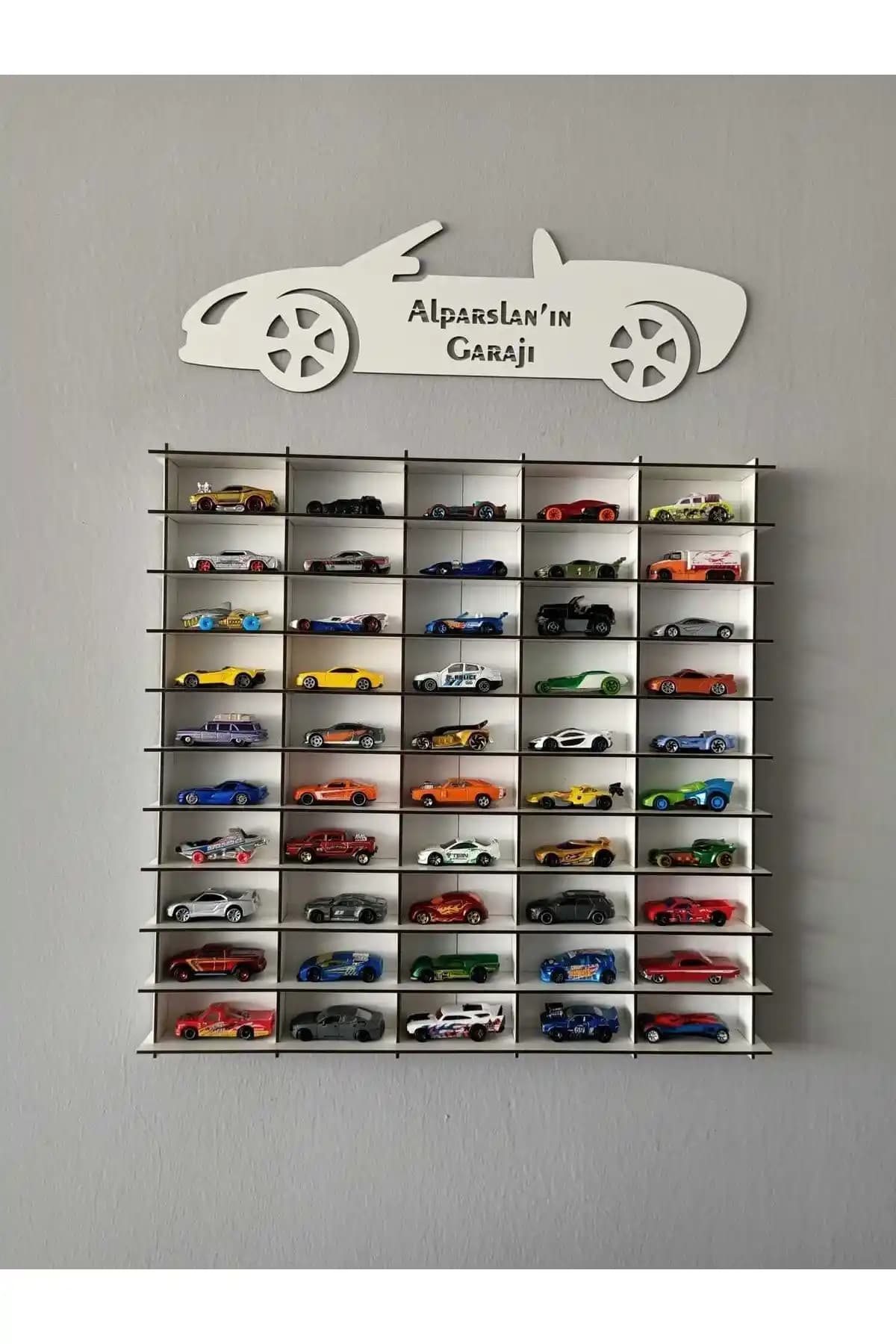 Oyuncak Araba Rafları ile Çocuk Odasında Şık ve İşlevsel Dekorasyon Çözümleri