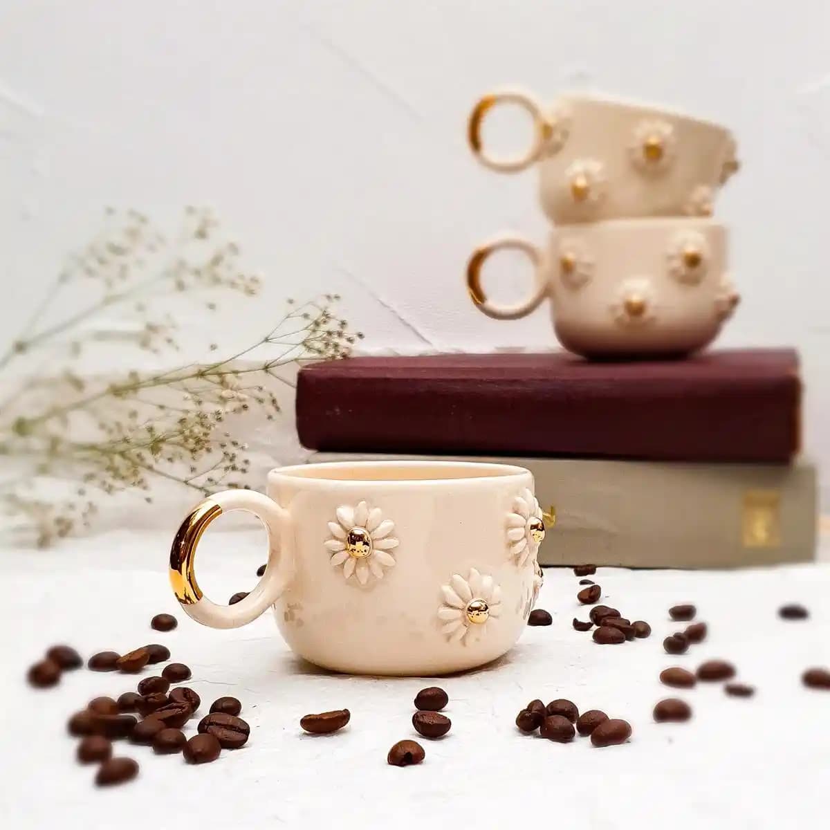 Papatya Fincanlarıyla Dekorasyonda Zarafet ve Doğallığın Şık Buluşması