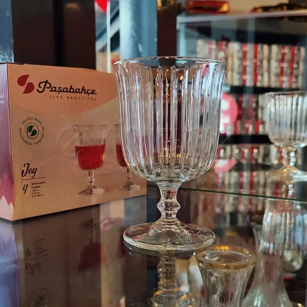 Paşabahçe Ayaklı Bardaklar: Estetik ve Fonksiyonellik Bir Arada Dekorasyon İpuçları
