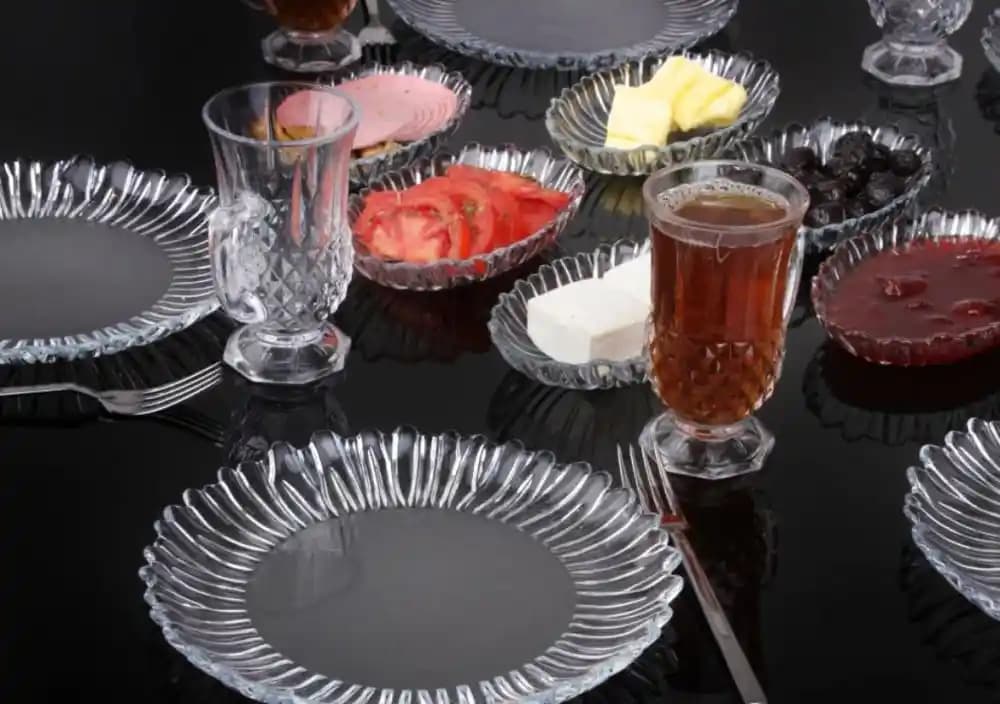 Paşabahçe Cam Tabak Takımlarıyla Şık ve Fonksiyonel Masa Düzenleri