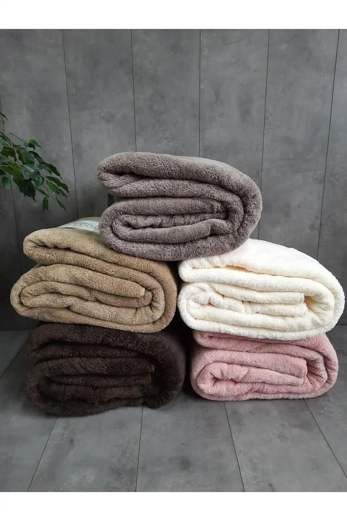 Peluş Çift Kişilik Battaniyelerle Evinize Sıcaklık ve Şıklık Katın