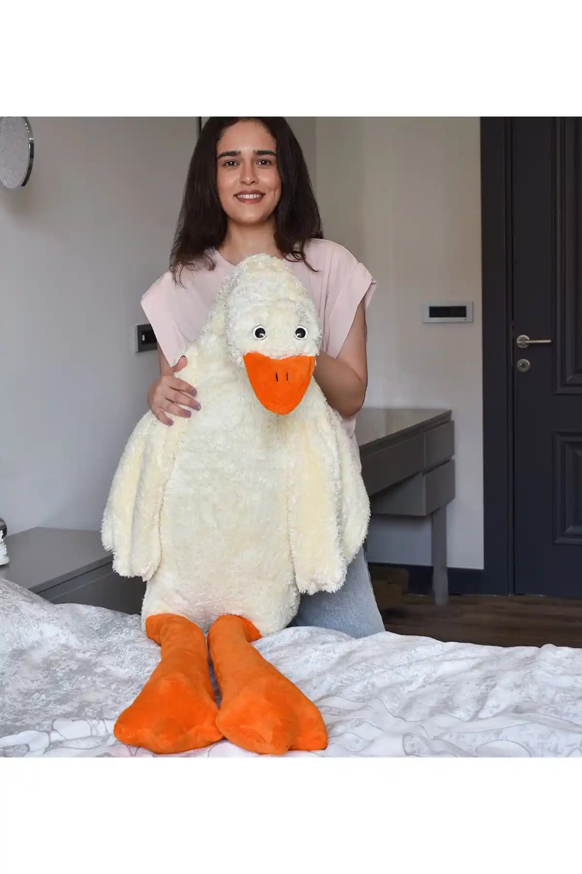 Peluş Kaz Dekorasyonuyla Evinize Sıcaklık ve Sevimlilik Katın