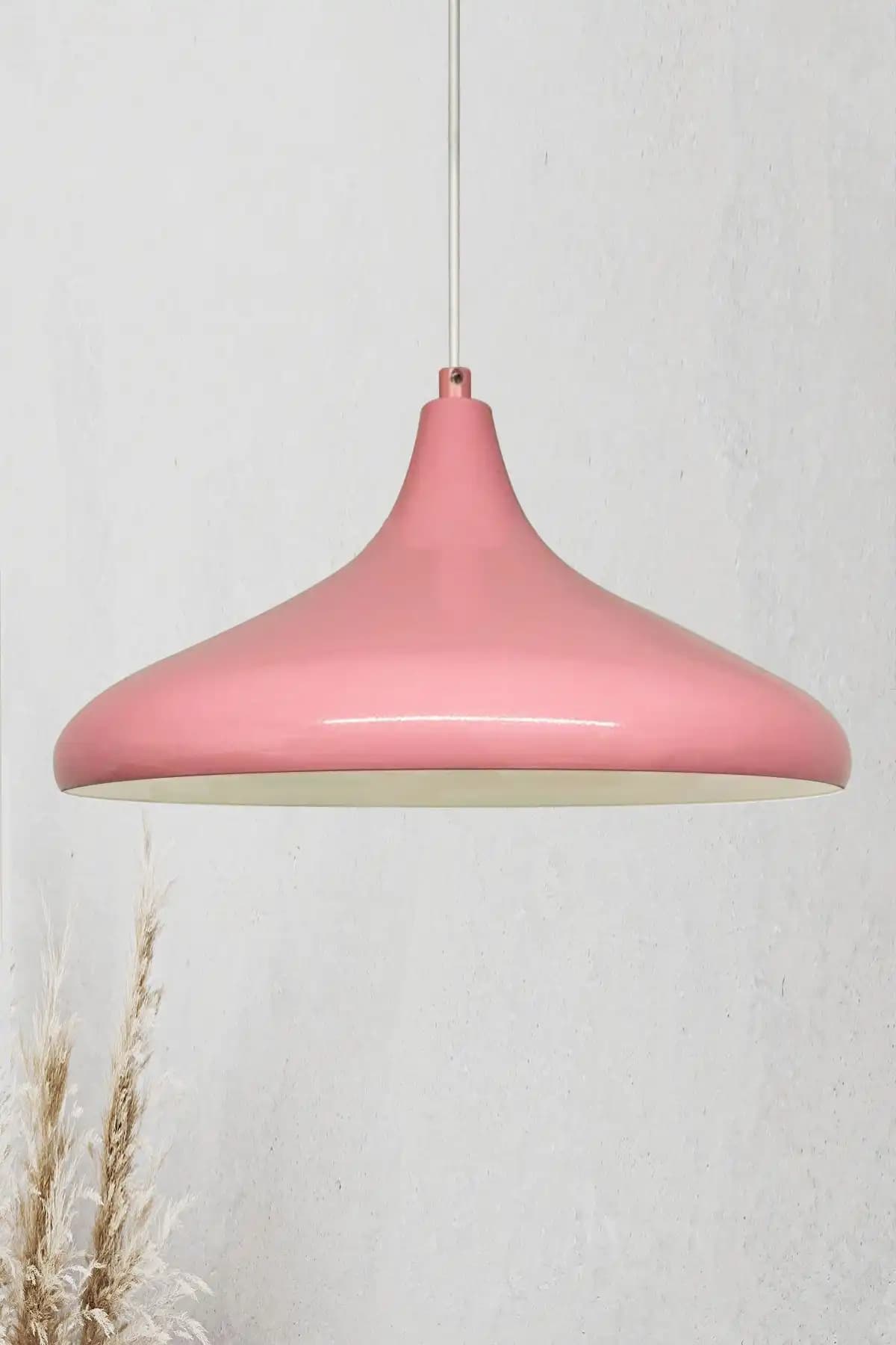 Pembe Avize ile Dekorasyonda Fark Yaratmanın Yolları ve Stil İpuçları