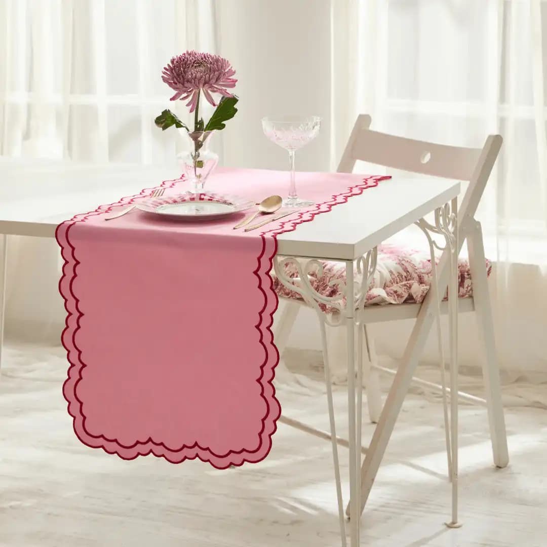 Pembe Runner ile Dekorasyonda Şıklık ve Fonksiyonellik Sağlayan Stil Önerileri