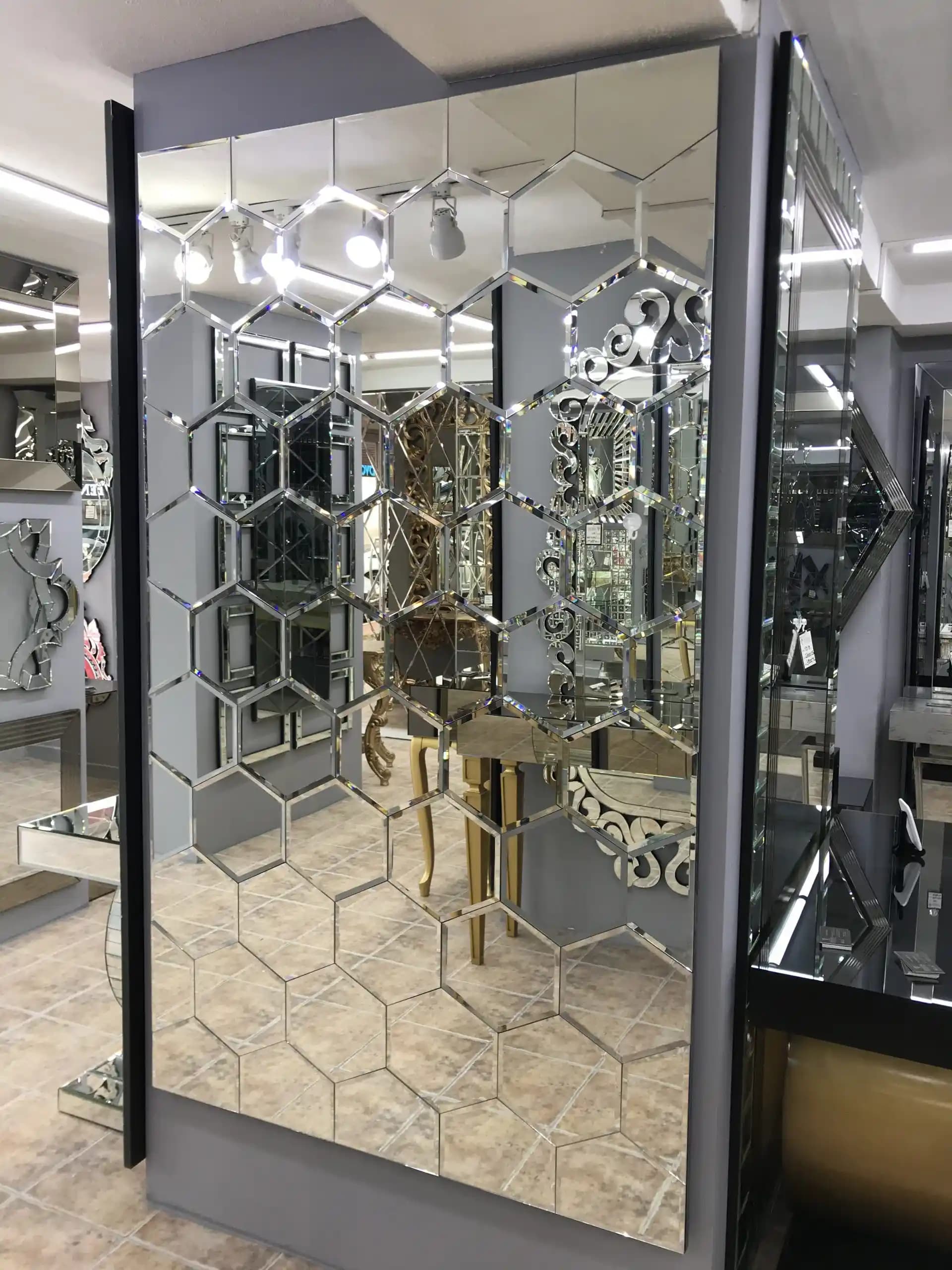 Petek Aynalar ile Modern Dekorasyonun Şıklığını ve Zarafetini Yakalayın