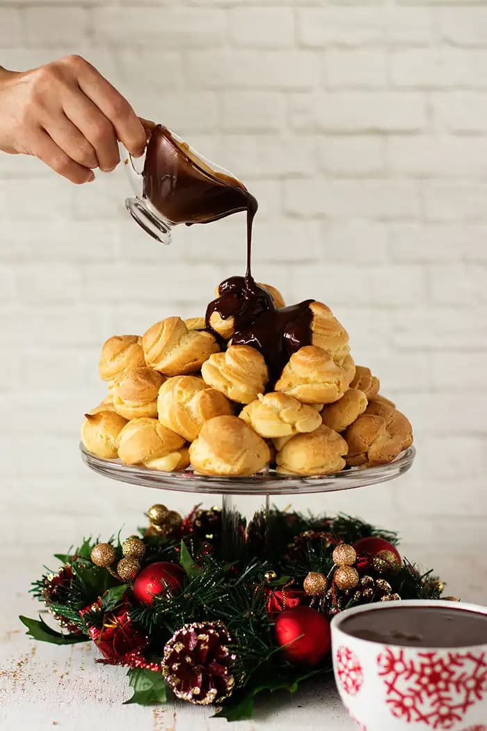 Profiterol Sunum Tabaklarıyla Şıklık ve Zarafet İçin En İyi Dekorasyon Tavsiyeleri