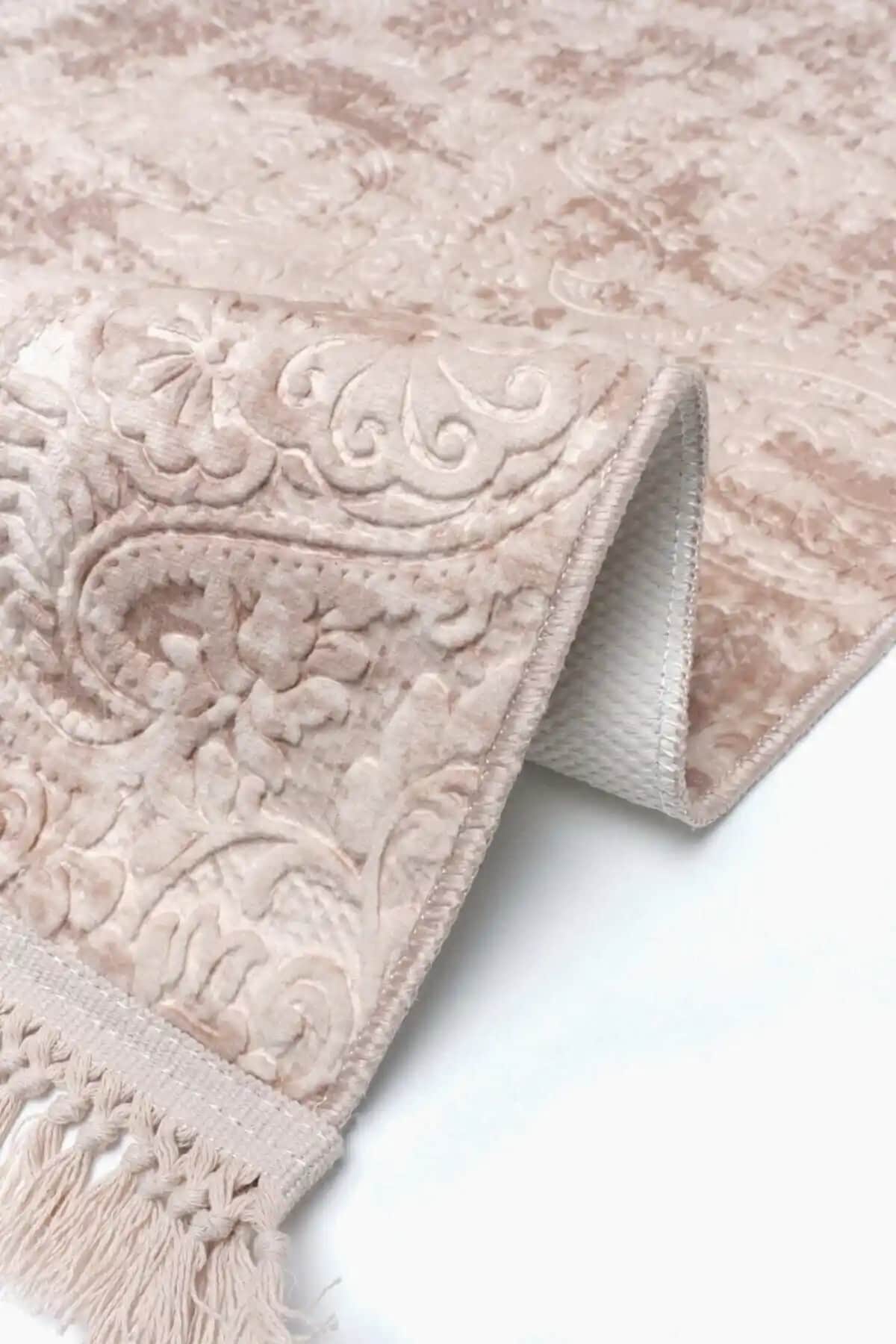 Püsküllü Halılar Dekorasyonda Zarafet ve Sıcaklık Katmanın En Güzel Yolu