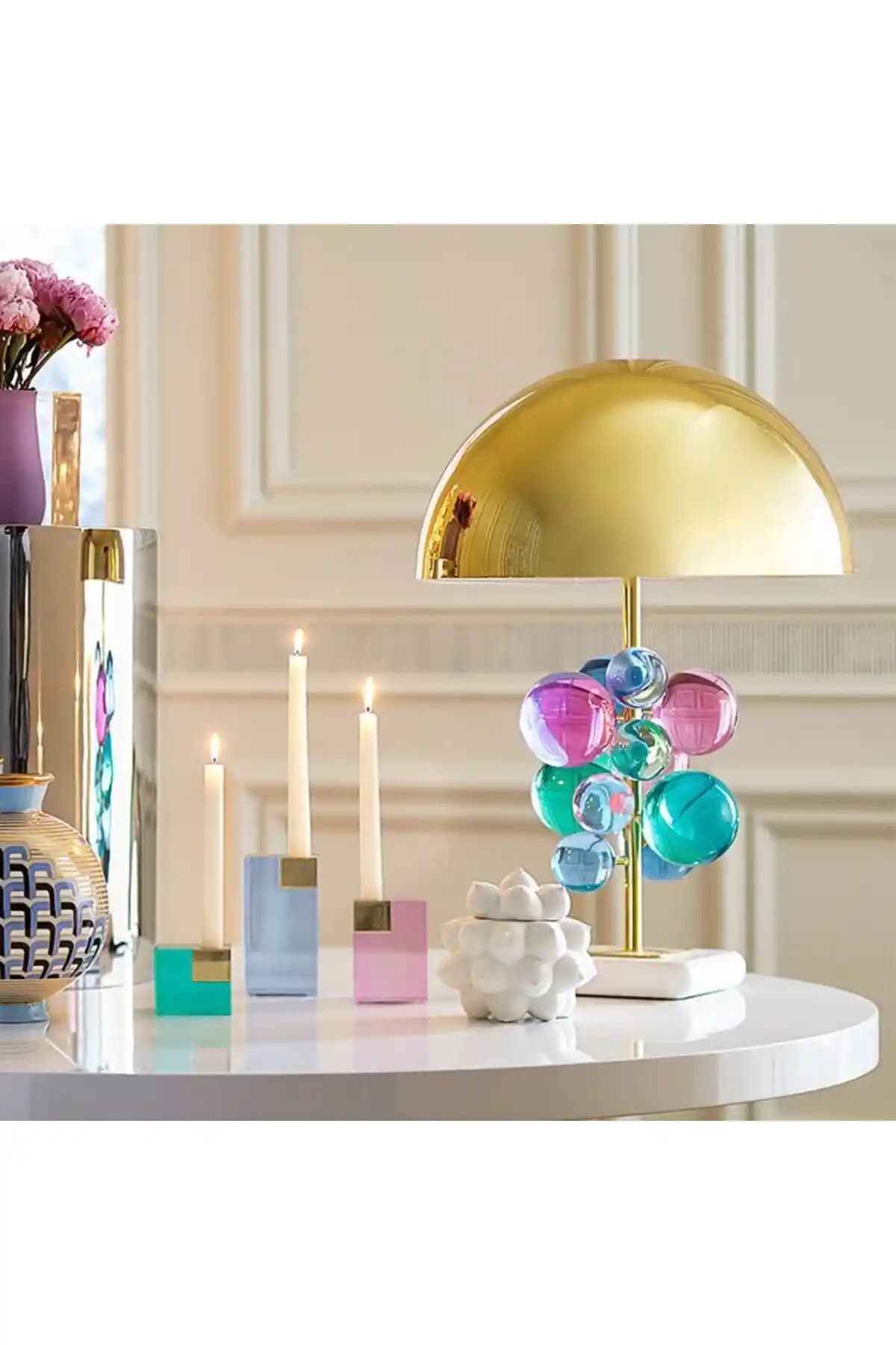 Renkli Cam Abajurlar ile Dekorasyonunuzu Canlandırın ve Mekânlara Şıklık Katın