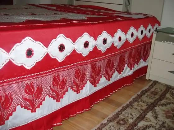 Renkli Çarşaflarla Dekorasyonunuzu Canlandırmanın Yolları ve Trendler