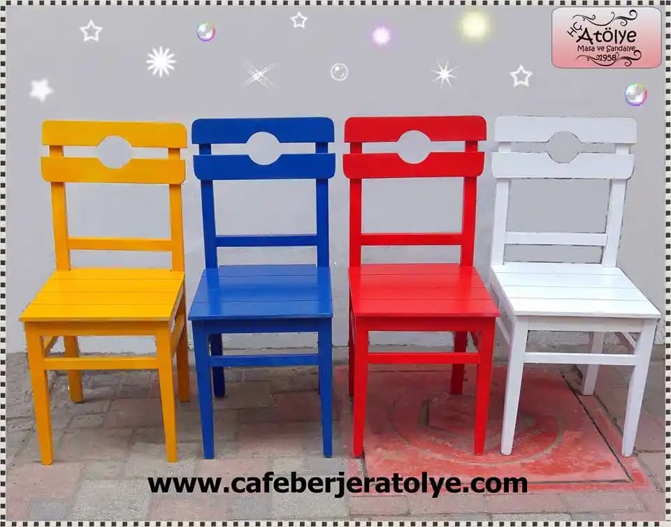 Renkli Sandalyeler ile Dekorasyonunuza Canlılık Katmanın Yolları ve Trendler