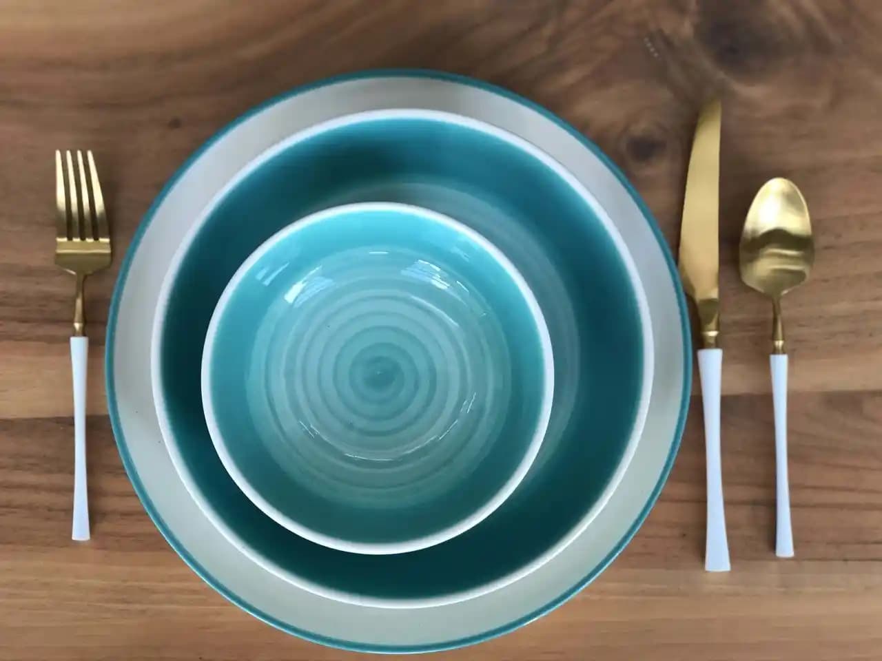 Renkli Yemek Takımlarıyla Dekorasyonunuzu Canlandırmanın Yolları