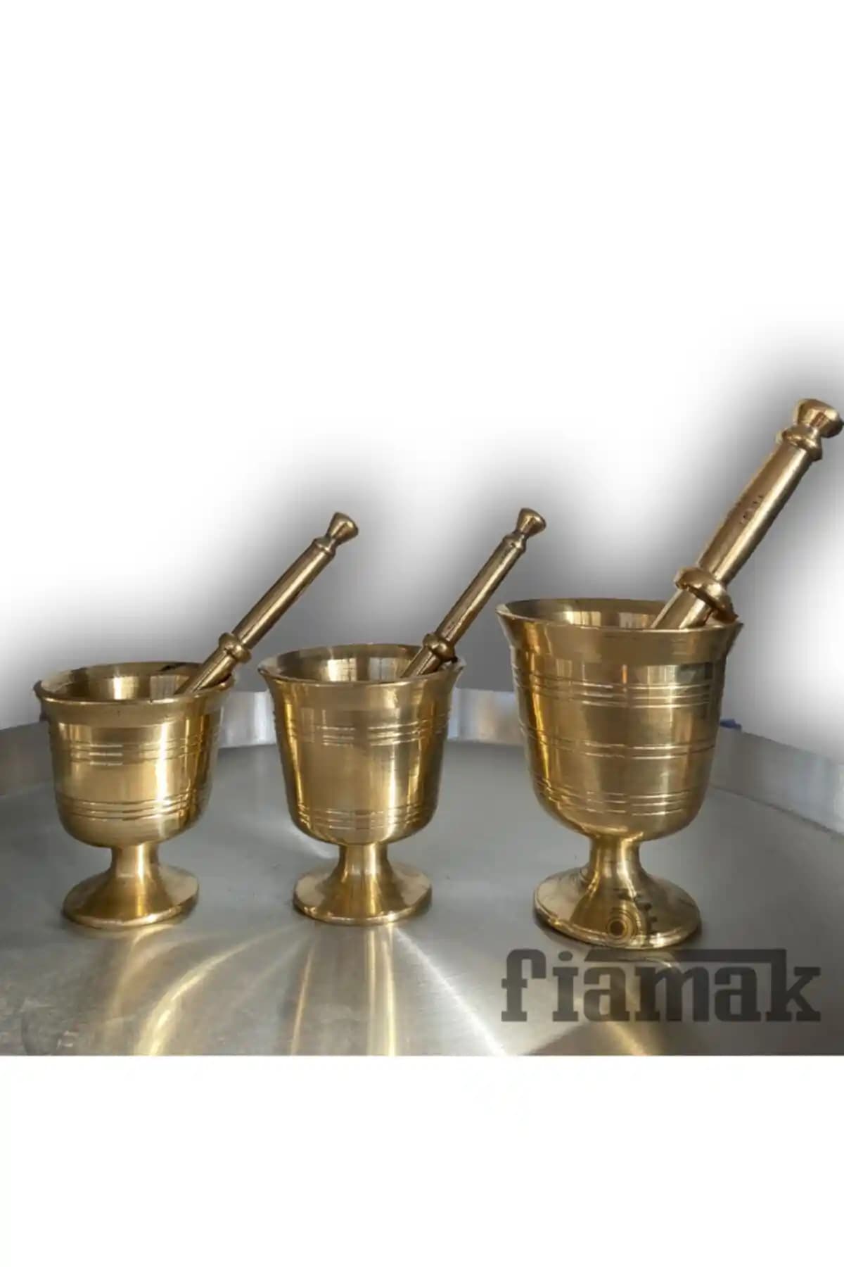 Sarımsak Döveceği: Dekoratif ve Fonksiyonel Mutfak Detayları ve Seçim İpuçları