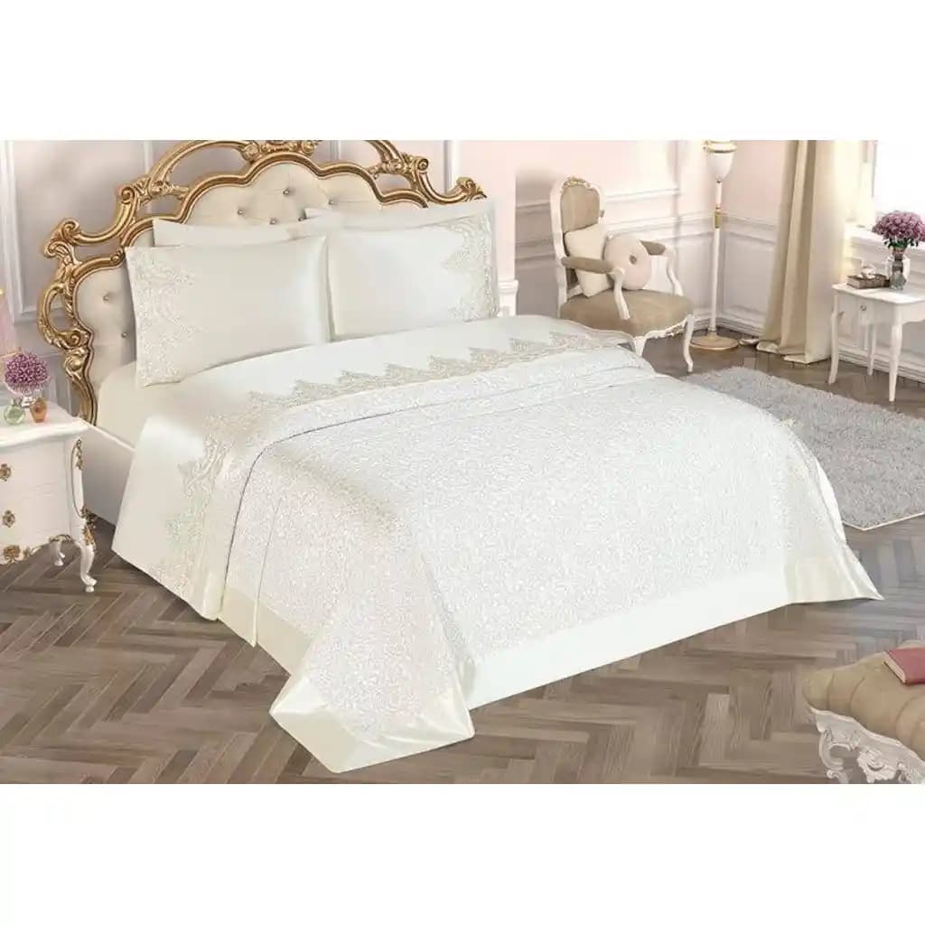 Saten Yatak Takımı ile Şıklık ve Konforu Yatak Odanıza Taşıyın