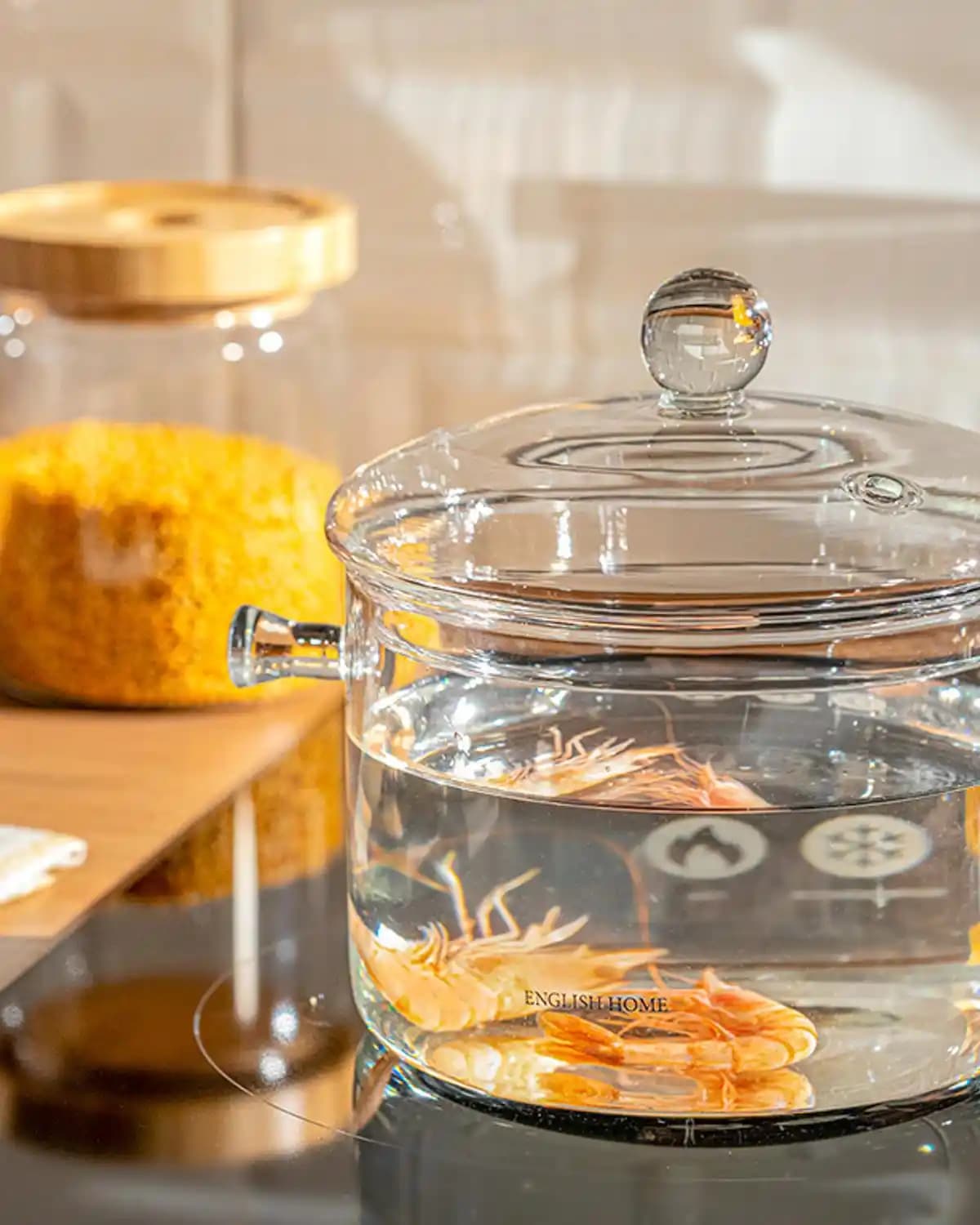 Şeffaf Tencere Dekorasyonunda Yenilikçi ve Şık Tasarımlar ve Kullanım Alanları