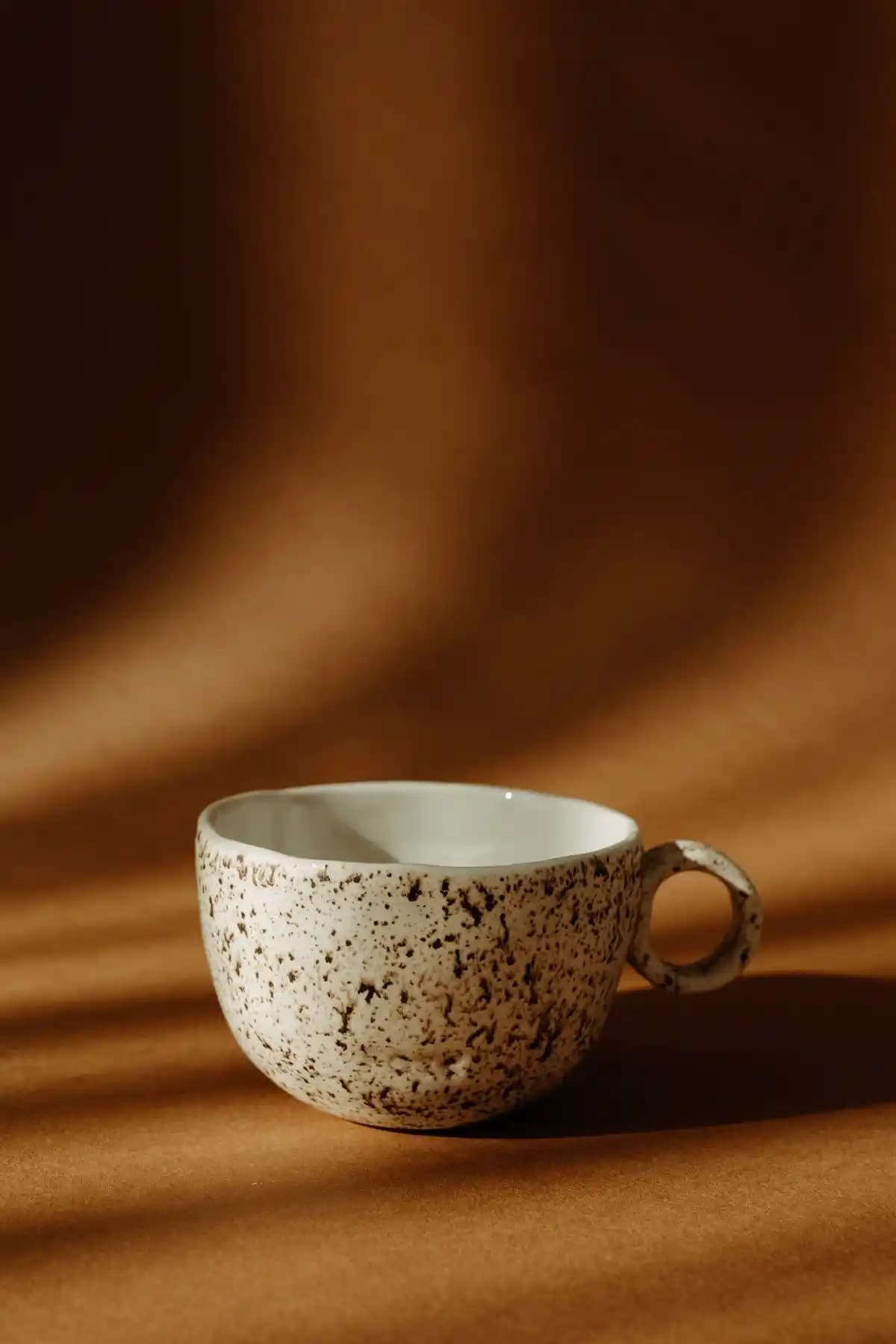 Seramik Çay Fincanlarıyla Dekorasyonun Şıklığını Yansıtma Rehberi