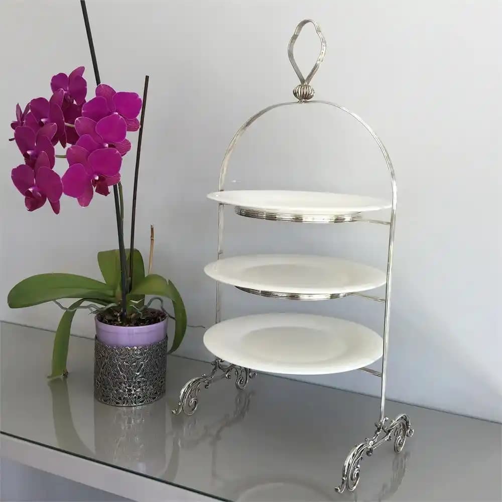 Servis Standları Dekorasyonda Fonksiyon ve Estetiğin Mükemmel Buluşması