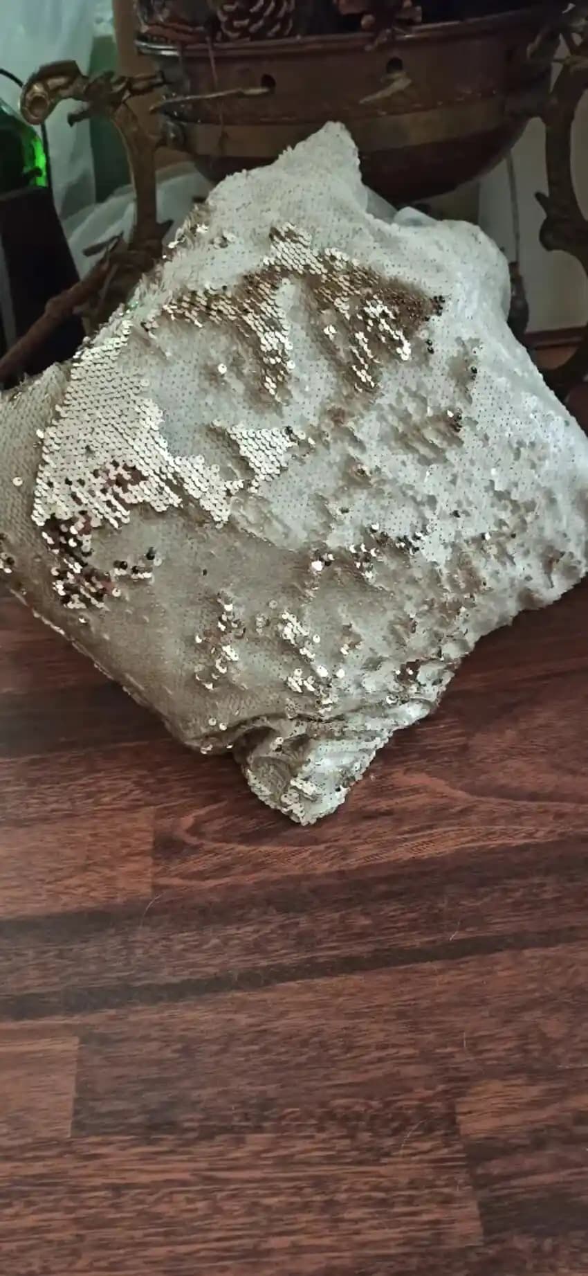 Simli Kırlentlerle Dekorasyonda Şıklık ve Zarafet Yaratmanın Yolları