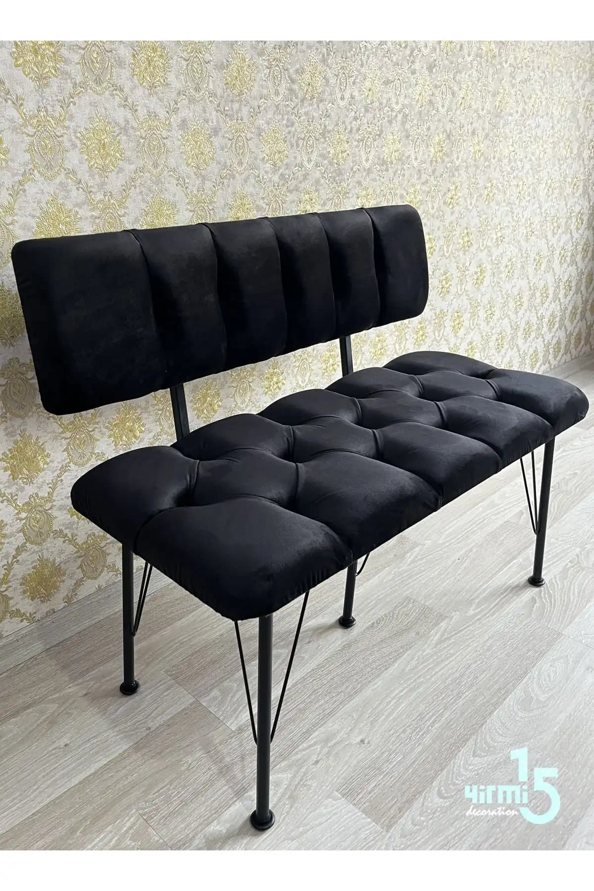 Siyah Bench Dekorasyonda Şıklık ve Fonksiyonelliğin Modern Buluşması