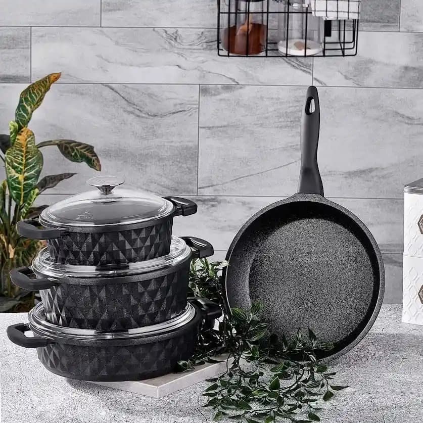 Siyah Döküm Tencere ile Modern ve Estetik Mutfak Dekorasyonu ve Kullanım İpuçları