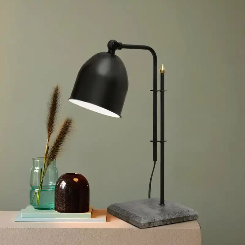 Siyah Masa Lambasıyla Modern Dekorasyon ve Şıklık Yaratmanın Yolları