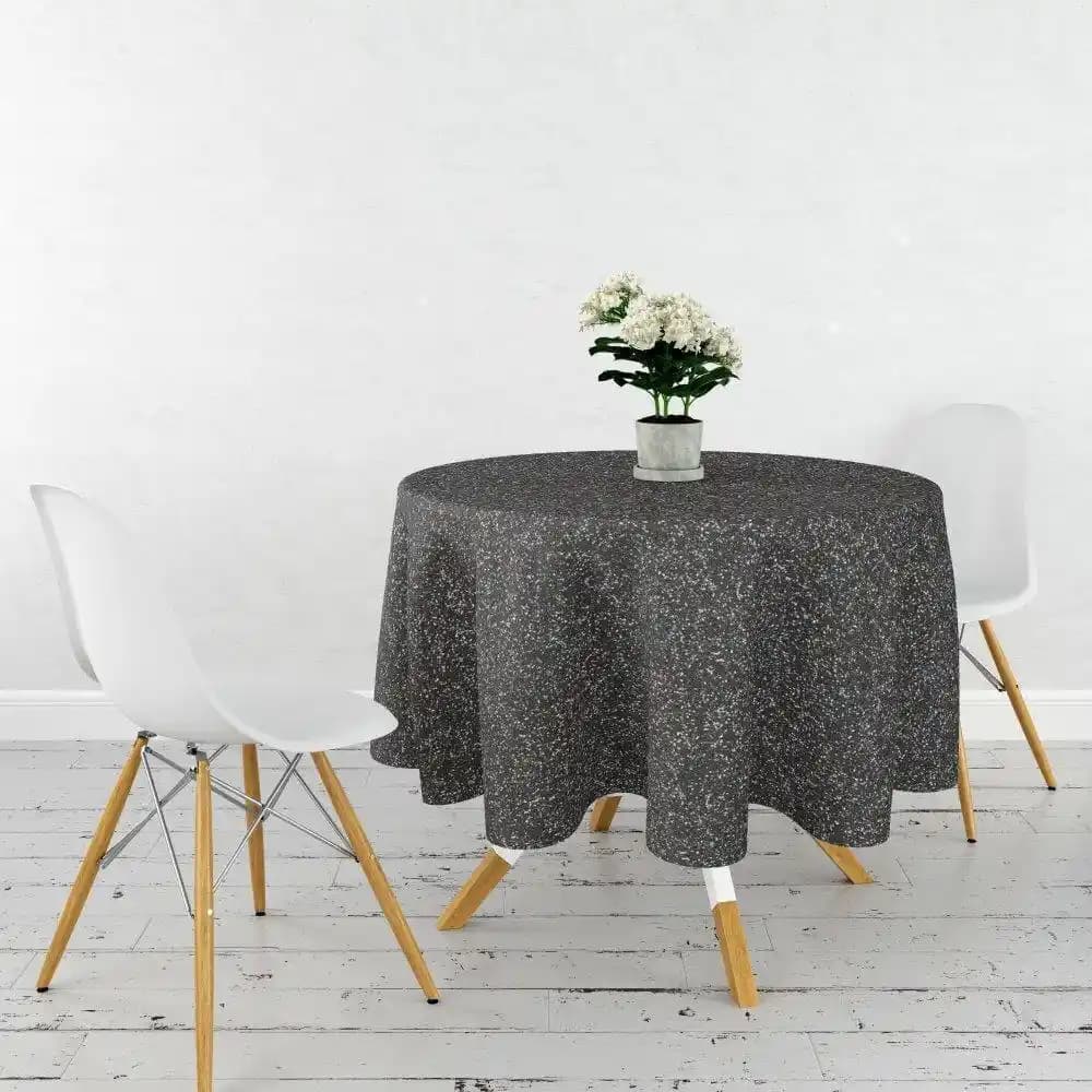 Siyah Muşamba Masa Örtüsü ile Dekorasyonunuzu Modern ve Dayanıklı Hale Getirin