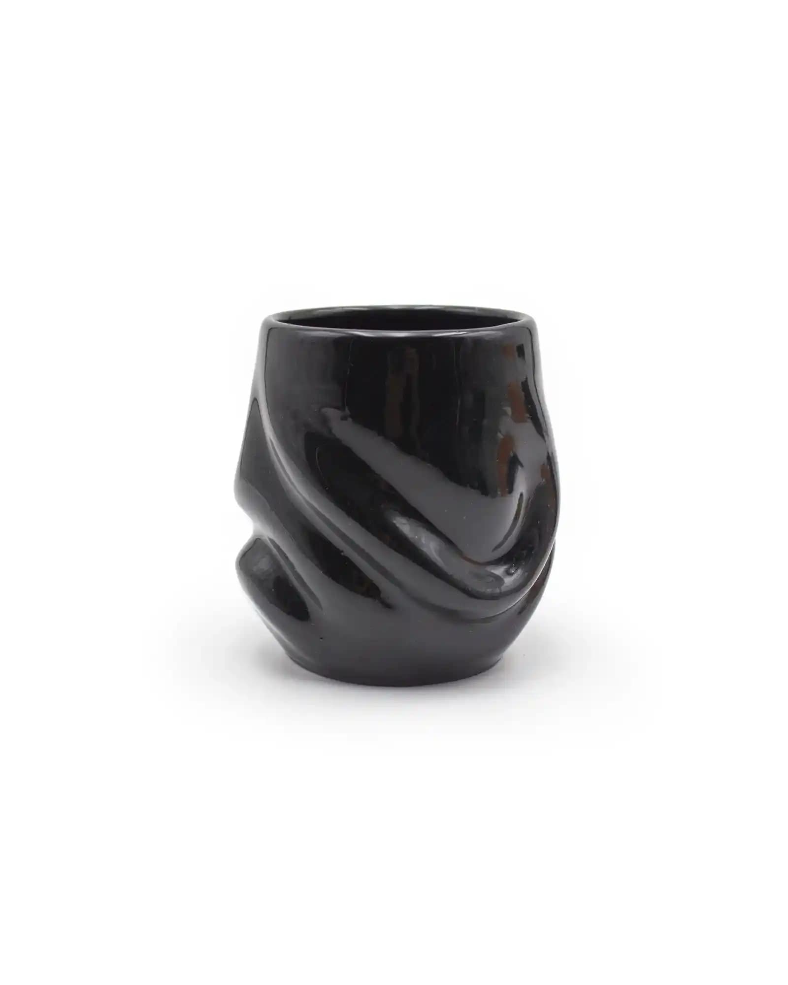 Siyah Porselenin Dekorasyonda Kullanımı ve Estetik Farklılıklar