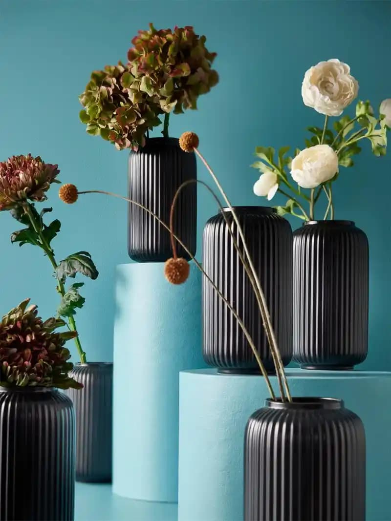 Siyah Vazo Modelleriyle Dekorasyonda Zarafet ve Modernlik Yaratın