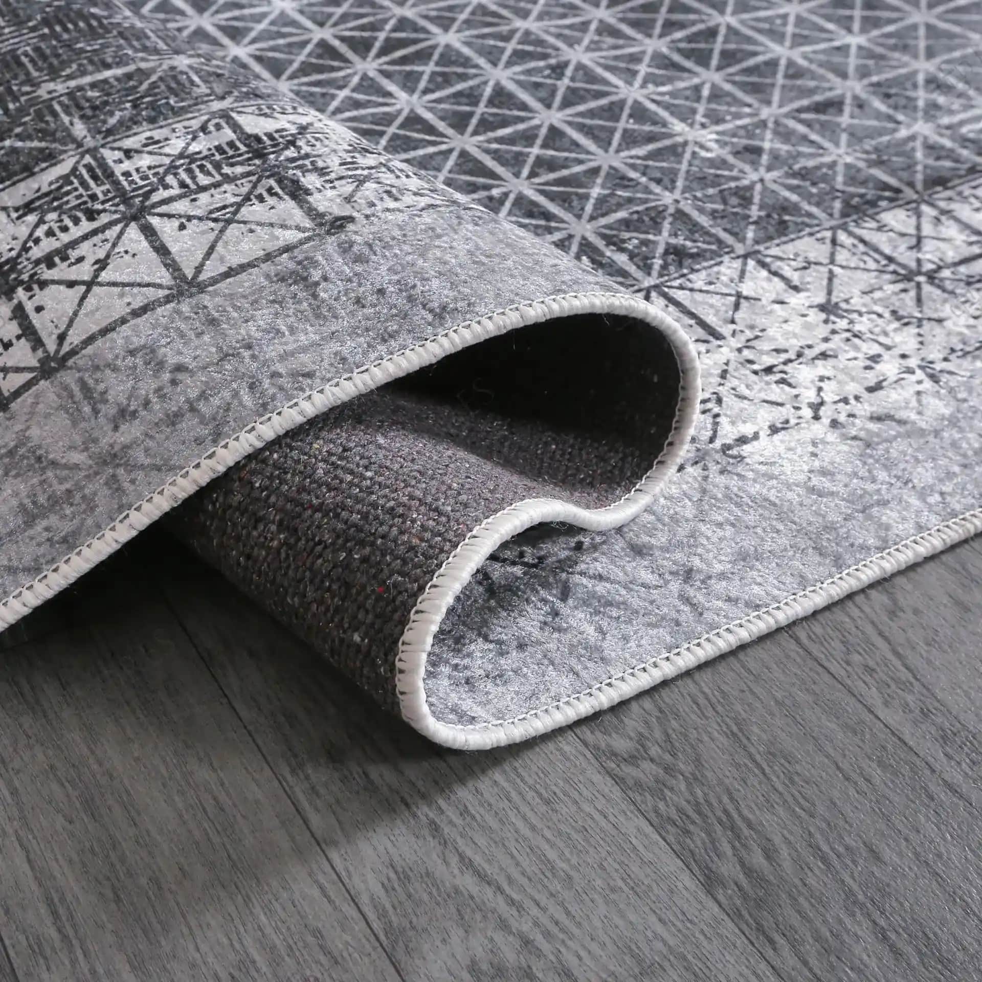 Siyah Yolluk Halılar ile Modern ve Şık Dekorasyon Çözümleri