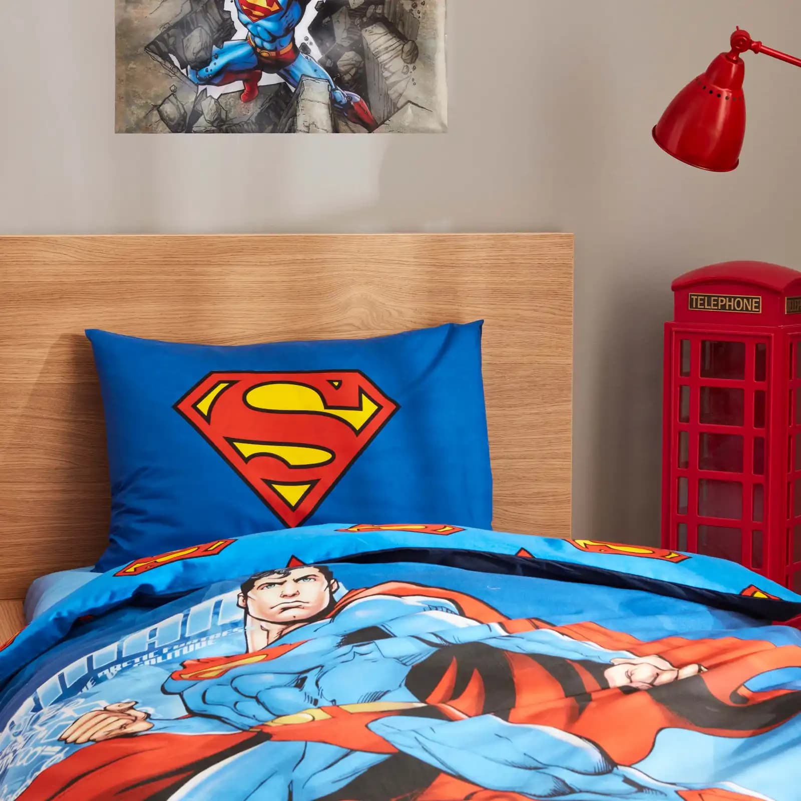 Superman Temalı Çocuk Odası Nevresim Takımı ile Dekorasyonunuza Güç Katın