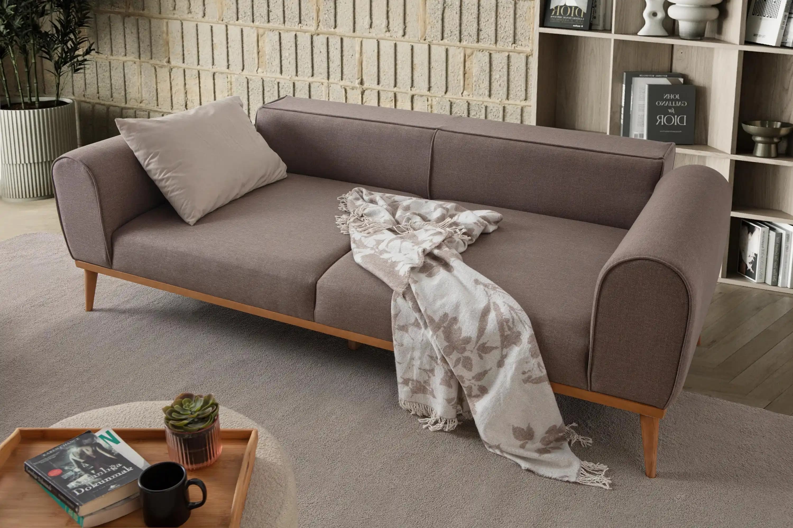 Sütlü Kahverengi Koltuk Takımıyla Dekorasyonunuzu Yenileyin ve Sıcaklık Katın