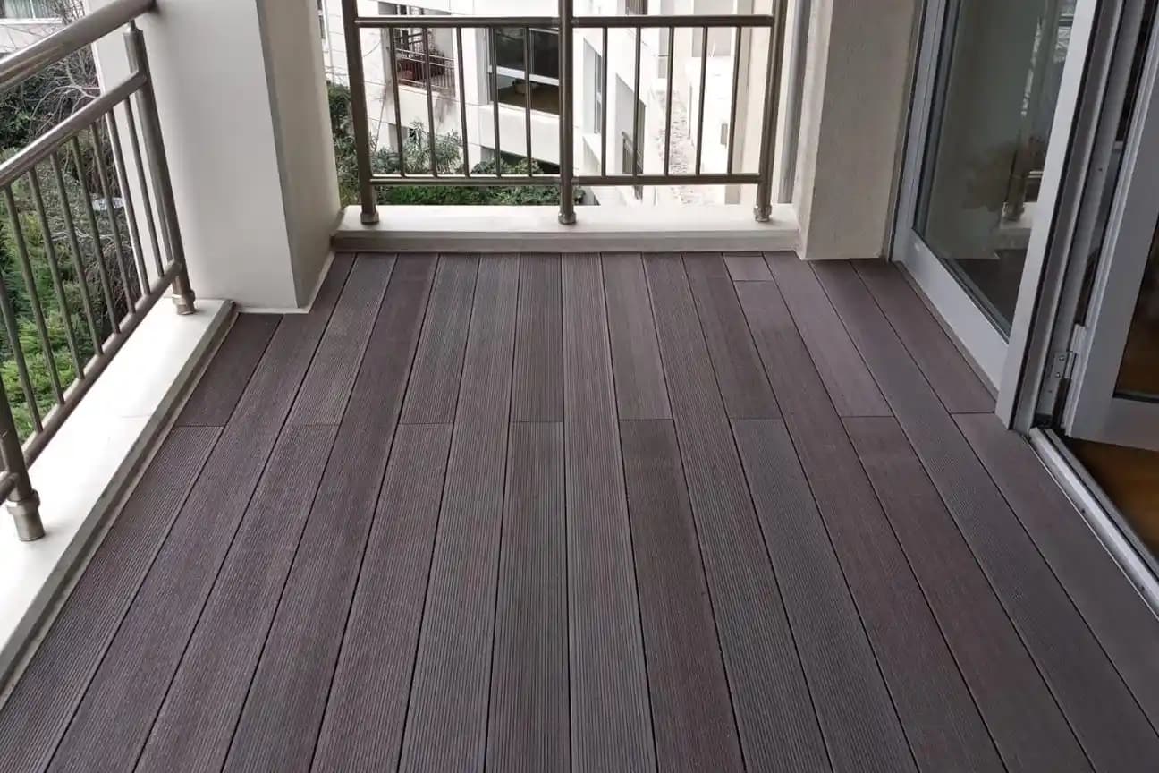 Suya Dayanıklı Balkon Yer Döşeme Çeşitleri ve Dekorasyon İpuçları