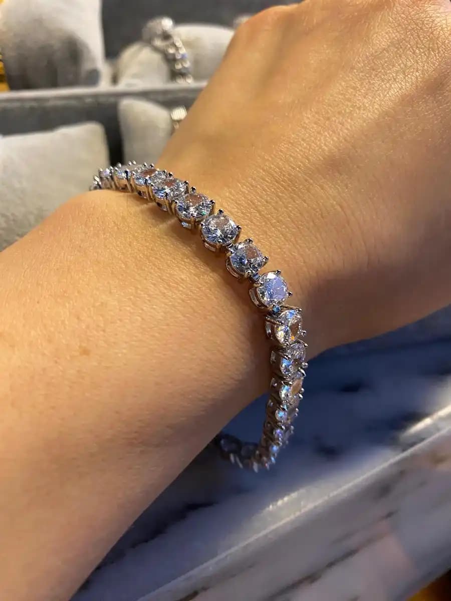 Swarovski Su Yolu Bileklik ile Zarif ve Şık Dekorasyon ve Takı Seçenekleri